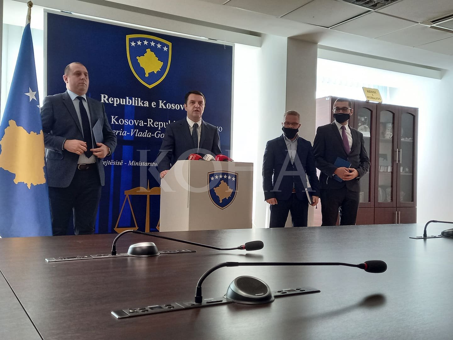 Ministria e Drejtësisë promovon projektligjin që s’ka ku ta miratojë