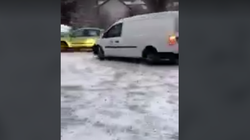 “Pistë patinazhi”, aksident i shumëfishtë nga akulli në Prishtinë