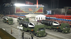 Koreja e Veriut prezanton armatimin e ri, synon nëndetësen bërthamore