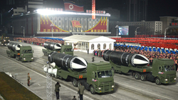 Koreja e Veriut prezanton armatimin e ri, synon nëndetësen bërthamore