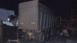 Kamioni shtyp për vdekje 15 punonjës migrantë në Indi