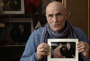 Bashkim Haxhimusa e përshkruan takimin me Clintonin dhe fotografinë dhuratë, si krenarinë e tij të tretë pas angazhimit për vite me radhë si truprojë e Adem Demaçit dhe rreshtimit në radhët e UÇK-së