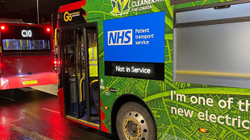 Autobusët në Londër kthehen në autoambulanca për pacientët me COVID