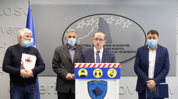 Në prag të zgjedhjeve, Qeveria e SBASHK-u merren vesh për kontratën kolektive, shtesat e pagën e 13-të