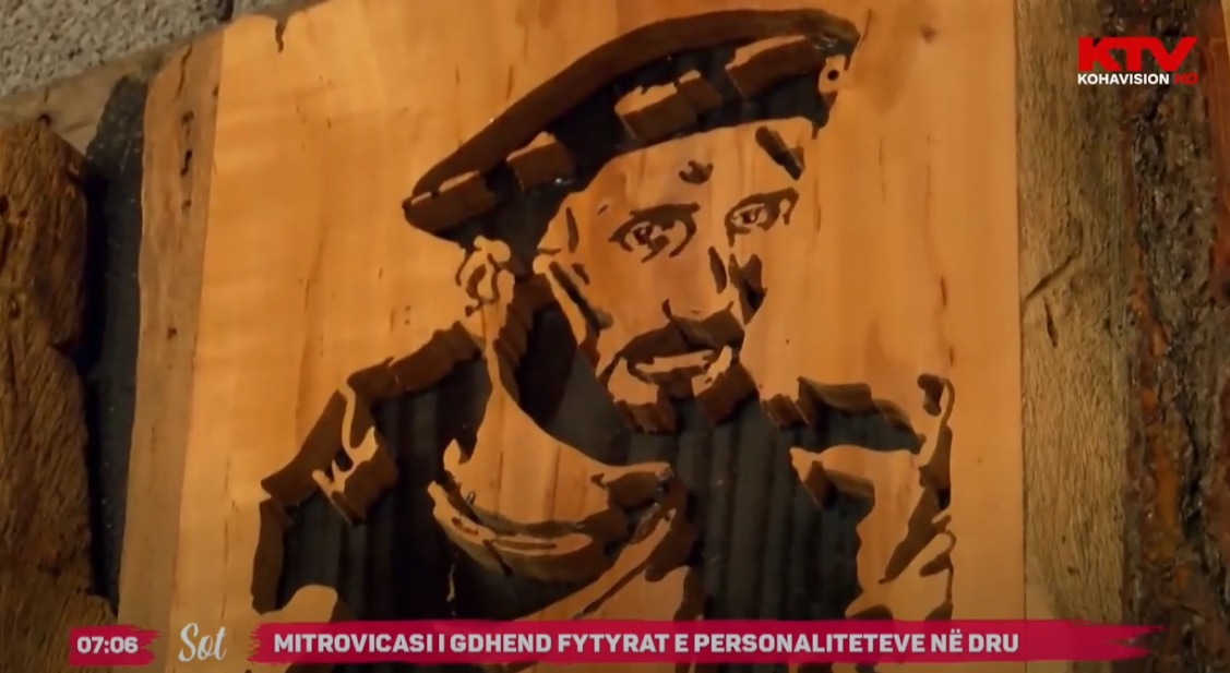 Mitrovicasi i gdhend fytyrat e personaliteteve në dru