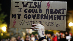 Poloni, ndalimi i abortit shkakton protesta masive