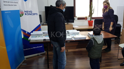 Në Prizren shpërndahen tabletë për nxënësit e komuniteteve