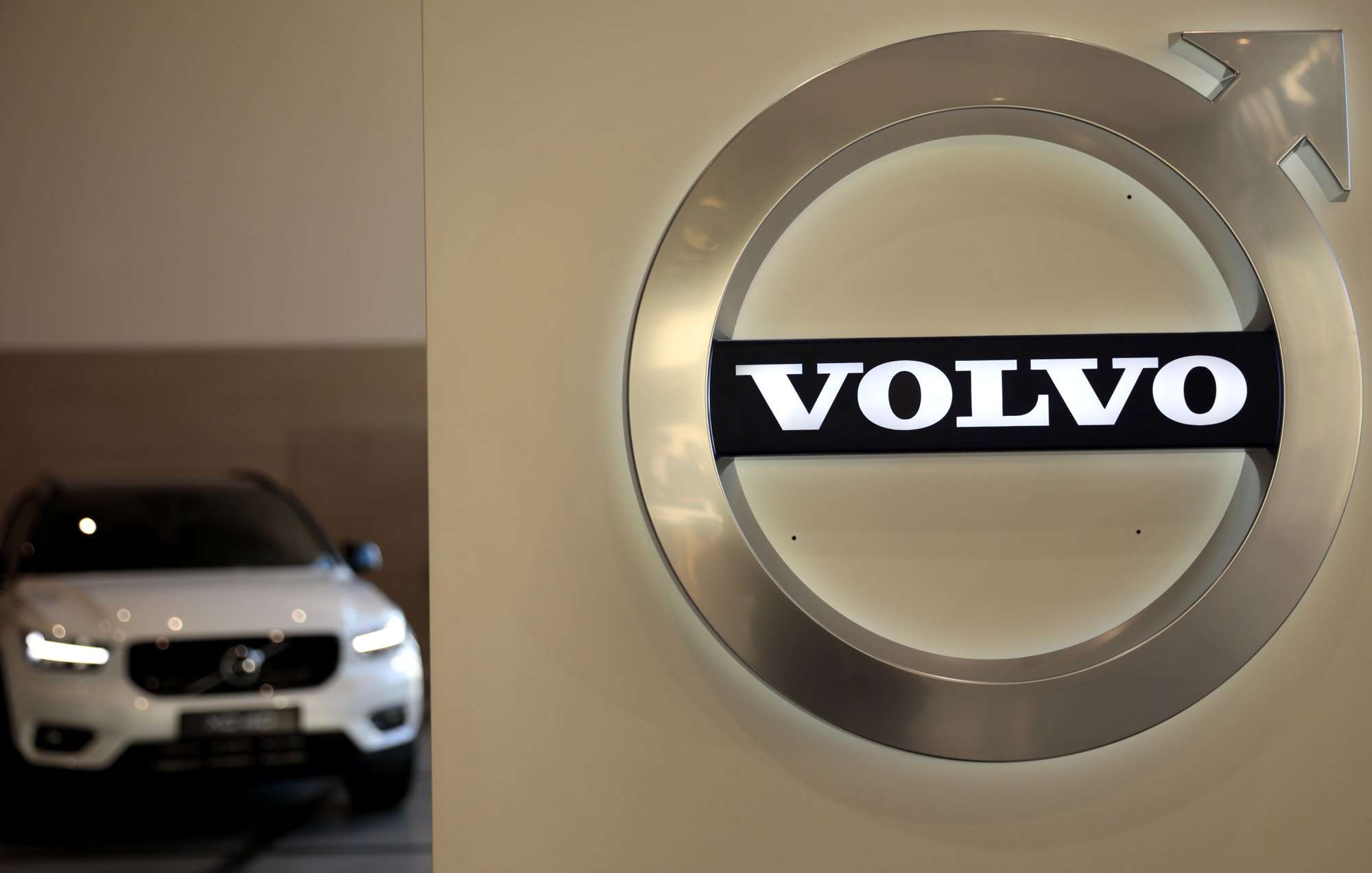 Volvo thyen rekord të shitjes së veturave në gjysmën e parë të vitit