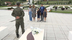 Krasniqi në ditën e parë si kryetar i PDK-së viziton Prekazin për t’u “frymëzuar”