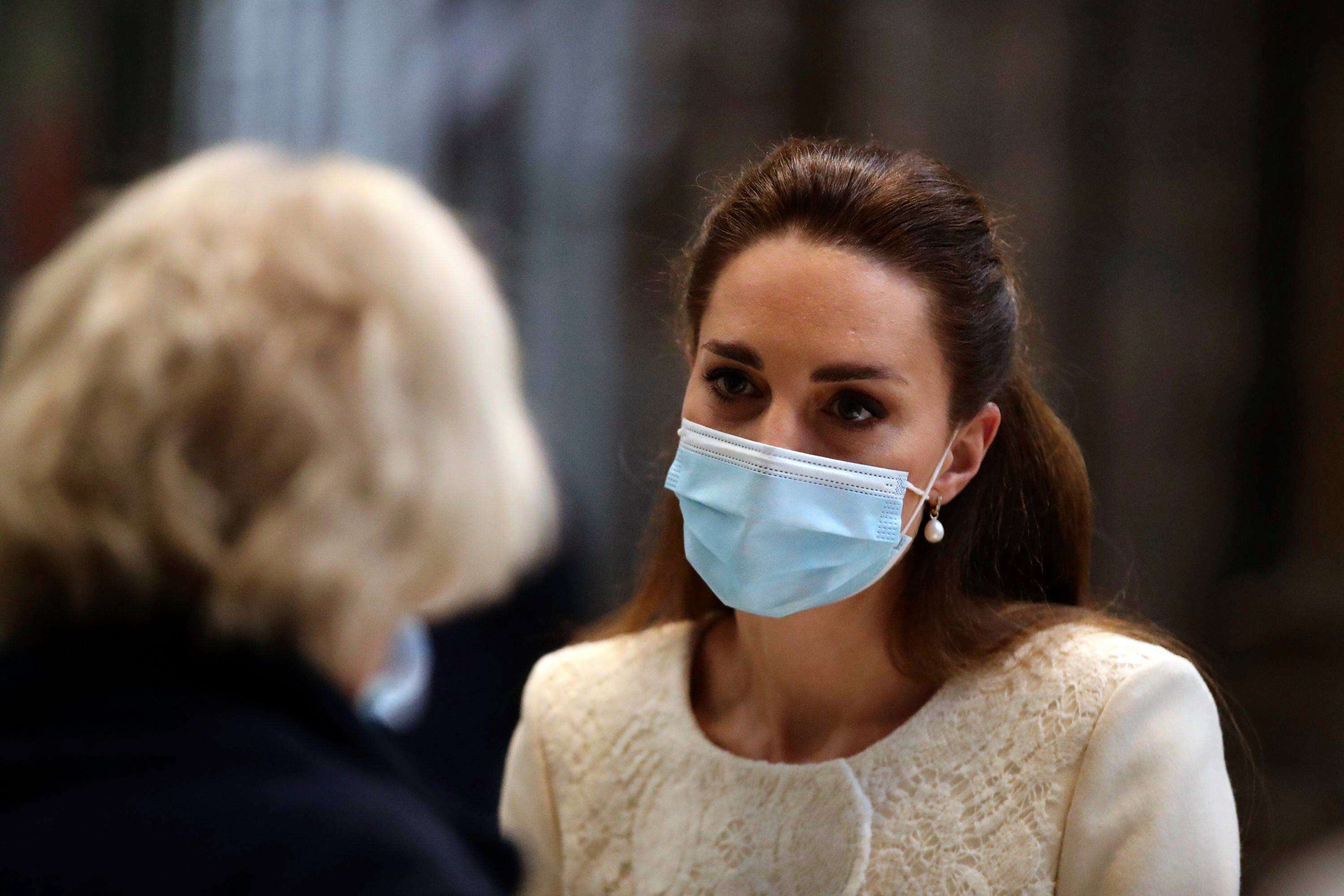 Dukesha Kate Middleton izolohet pas kontaktit me një person të infektuar me virus 