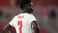 Arteta përkrah Sakan pas fyerjeve raciste