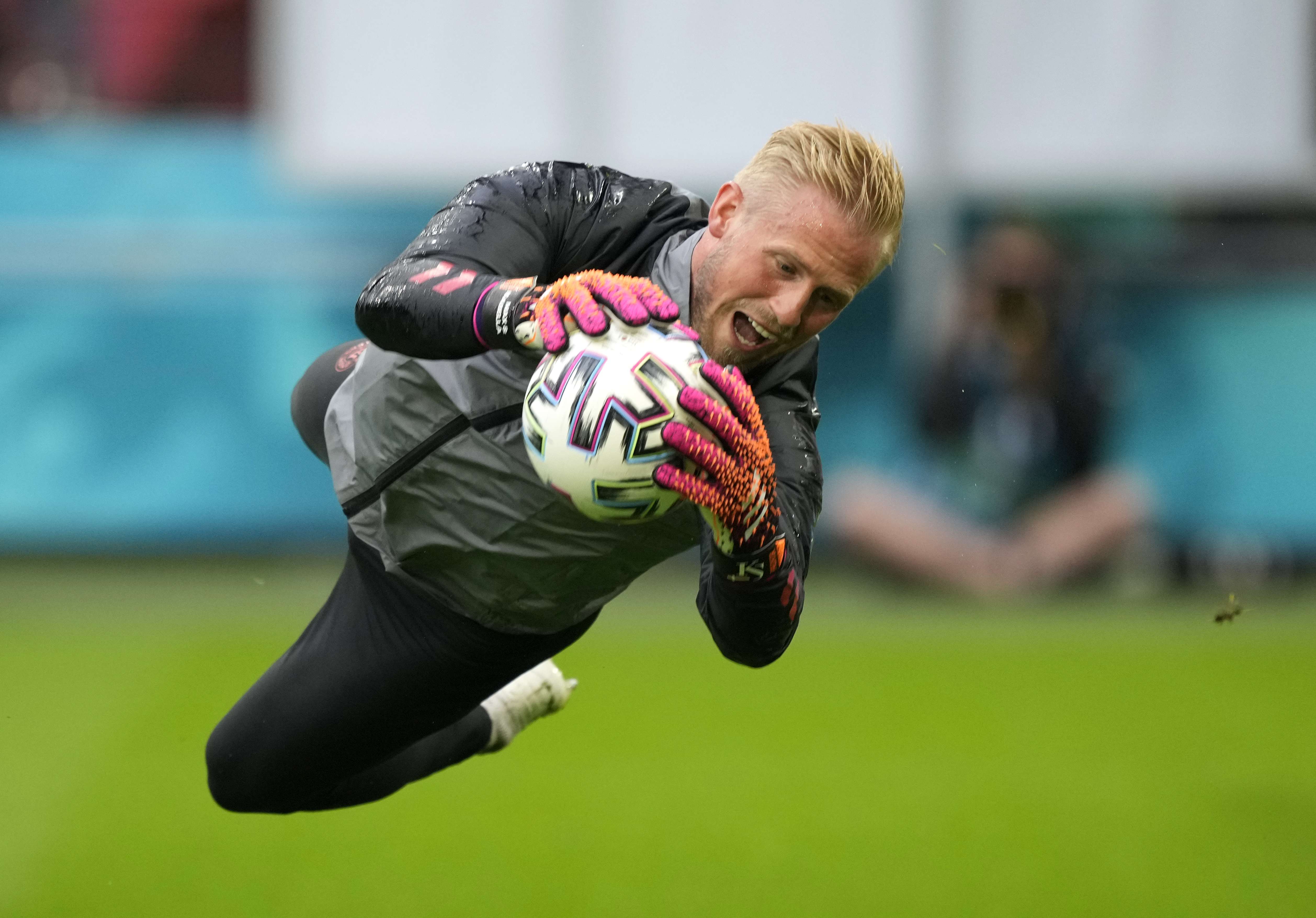 Peter Schmeichel beson se Kasperi është i gatshëm për penallti në Evropian