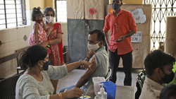 Mijëra njerëzve iu injektua ujë me kripë në vend të vaksinës në Indi