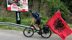 Një kosovar bëri 28 ditë rrugë me biçikletë për të ardhur nga Gjermania