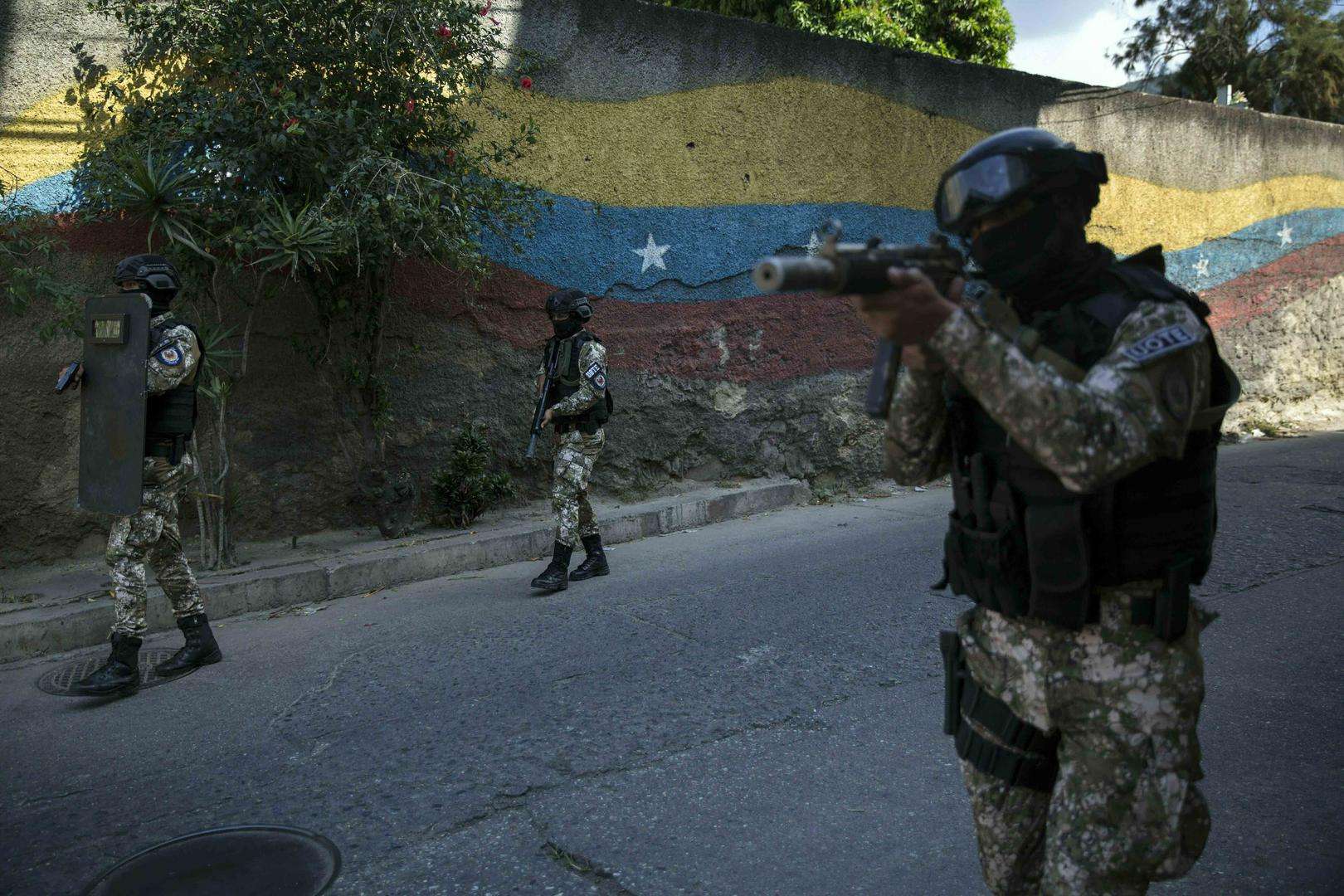 26 të vdekur nga përleshja mes policisë e bandave kriminale në Venezuelë