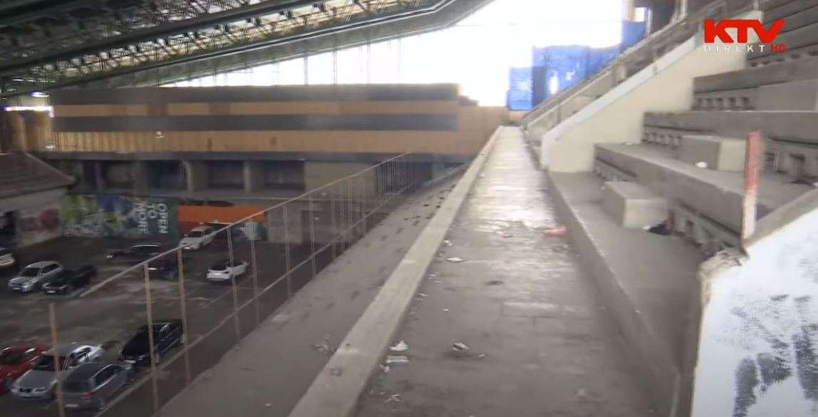 Palestra sportive, e djegur dy dekada më parë, në kërkim të fondeve për t'u rinovuar 
