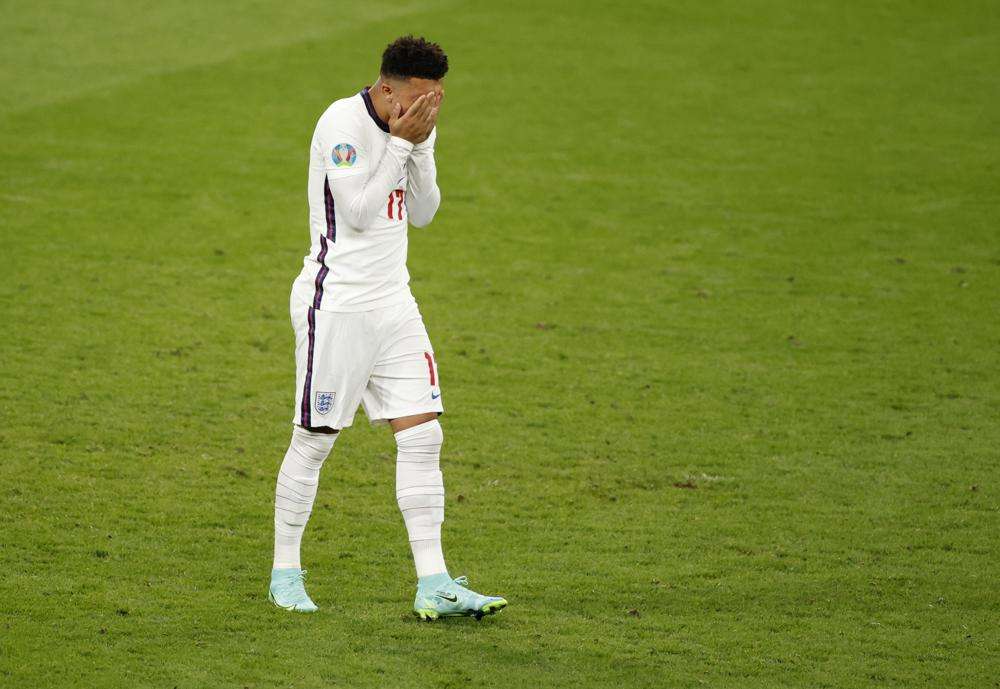 Reagojnë klubet angleze pas fyerjeve raciste ndaj futbollistëve