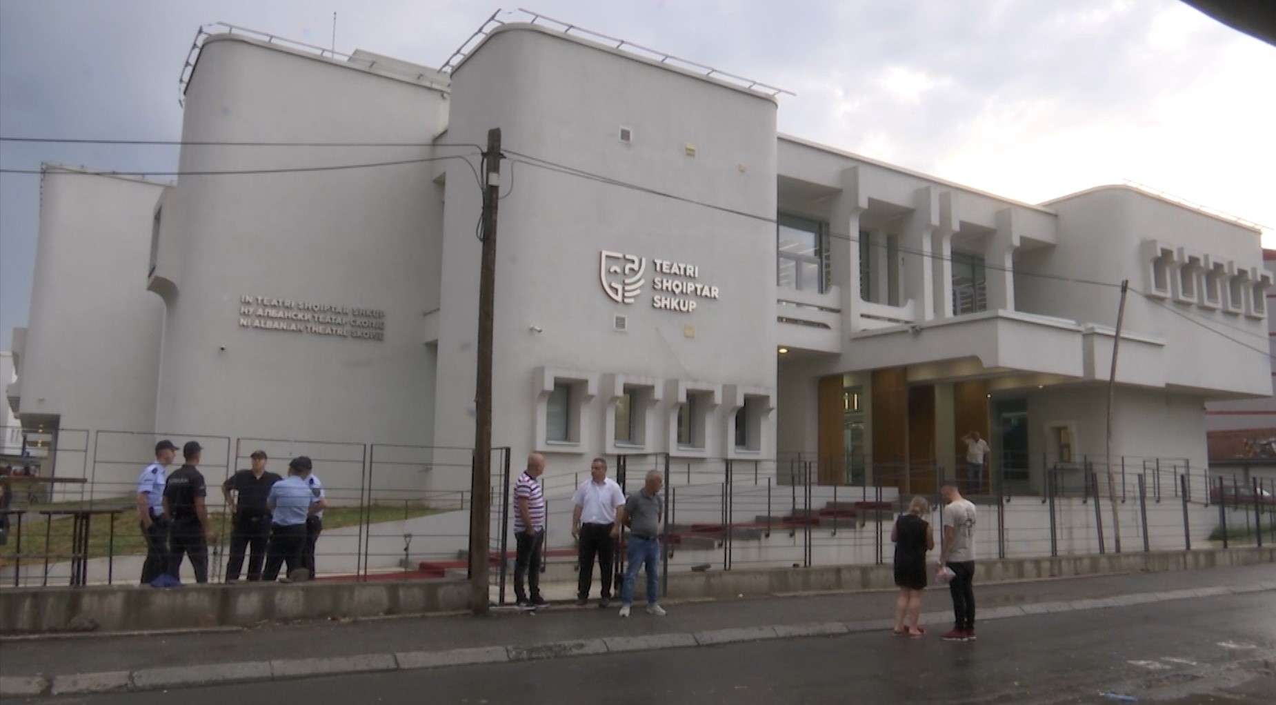 Teatri Shqiptar i Shkupit rihap dyert pas rinovimit prej 10 milionë eurosh