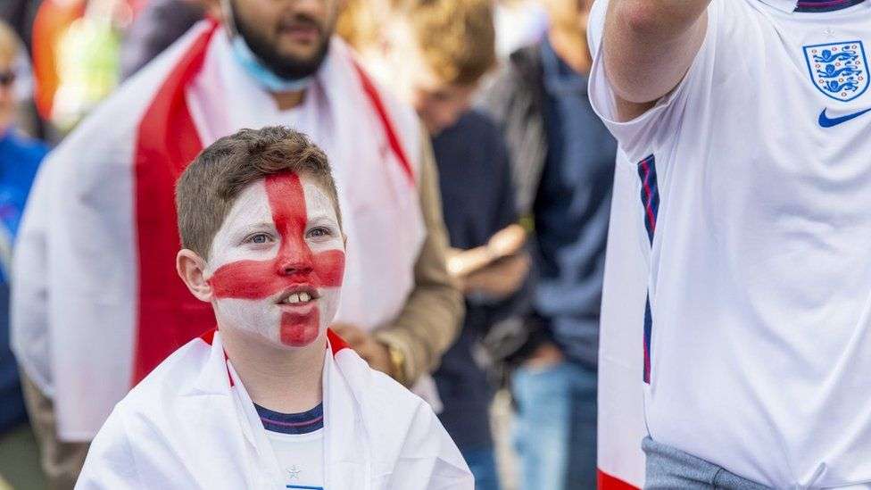 Shkollat angleze i porositën nxënësit: Mund të vini me vonesë të hënën, ndiqni finalen e “Euro 2020”