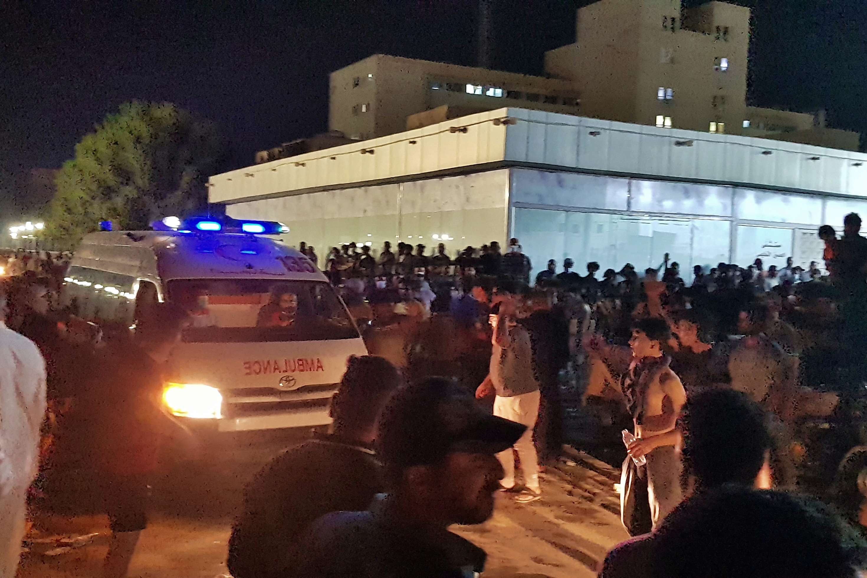 Zjarr në një repart të pacientëve me COVID-19 në Irak, të paktën 60 të vdekur