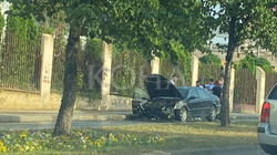 Kaplohet nga zjarri një veturë në Prishtinë
