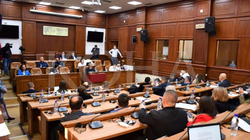 Haskuka akuzon opozitën për qasje bllokuese, opozita pushtetin për dështim
