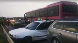 Aksident mes 3 veturave e një autobusi, 9 të lënduar