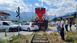 Treni godet veturën në Pejë, lëndohen katër veta