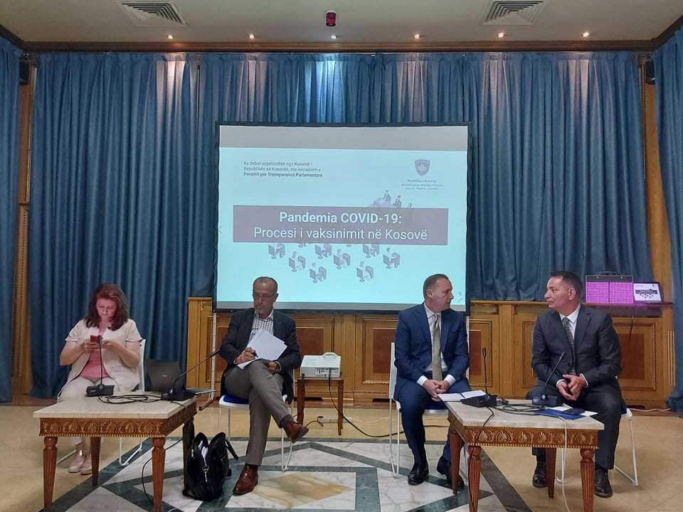 VV-ja këmbëngulë në 60 përqindëshin, opozita skeptike se vaksinohen aq deri në fund të vitit