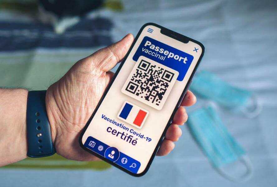 Franca kërkon pasaportën e COVID-19 për qasje në vende publike