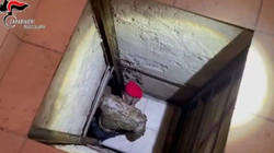Policia italiane zbulon bunker në një shtëpi private