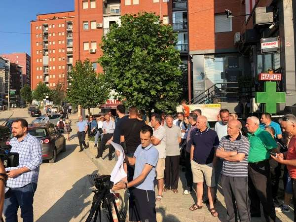 Banorët e rrugës “Muharrem Fejza” kërkojnë intensifikim të punimeve