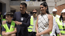 Dua Lipa në Tiranë, viziton punimet e kopshtit për fëmijë