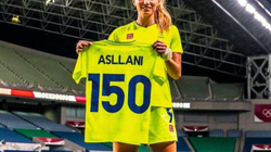 Kosovare Asllani asiston në paraqitjen e 150-të me Suedinë