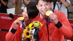 Dy të arta olimpike në xhudo të dielën shkuan te familja Abe