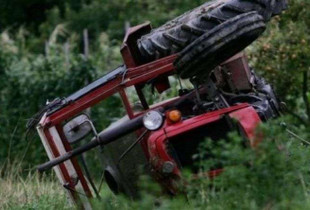 Traktor i rrokullisur