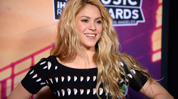 Shakira mundohet t’ua ofrojë djemve të saj një jetë normale