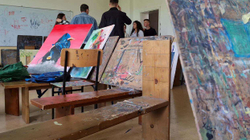 Maturantët e artit pamor pa mundësi në Fakultetin e Arteve në Pejë