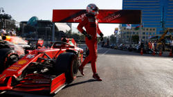 Leclerc në “pole-position” në Baku