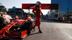 Leclerc në “pole-position” në Baku