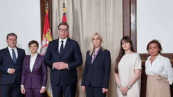 Vuçiq: Të gatshëm të mbrojmë interesat e Serbisë dhe serbëve, dorëzimi nuk është opsion