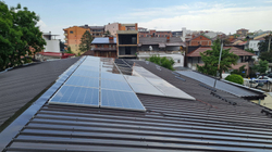 KFOR-i italian bën objektin e Komunës së Pejës me impiant solar