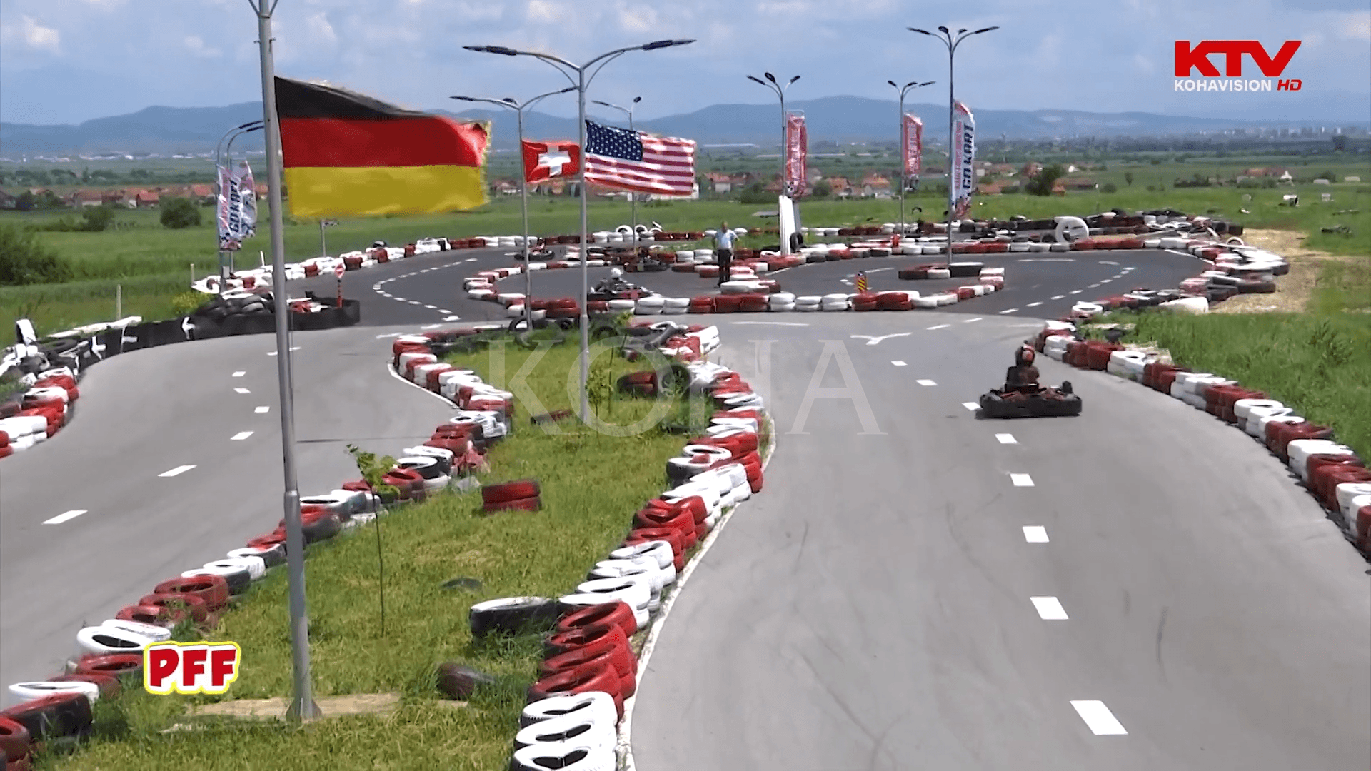 Fëmijët sfidojnë veten me sportin e kartingut