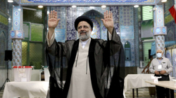 Ebrahim Raisi fiton zgjedhjet presidenciale në Iran