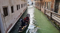 Venecianët në drojë nga vërshimi i turistëve