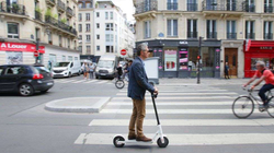 Vdes një person pas goditjes nga skuteri elektrik në Paris  