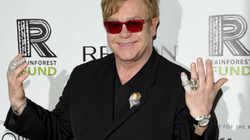 Elton John publikon datat e koncerteve të turneut të fundit të karrierës