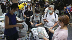 Shiten të gjitha 1 milion kopjet e numrit të fundit të gazetës “Apple Daily” në Hong Kong