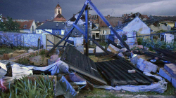 Tre të vdekur nga tornadoja e fuqishme në Çeki dhe qindra të lënduar