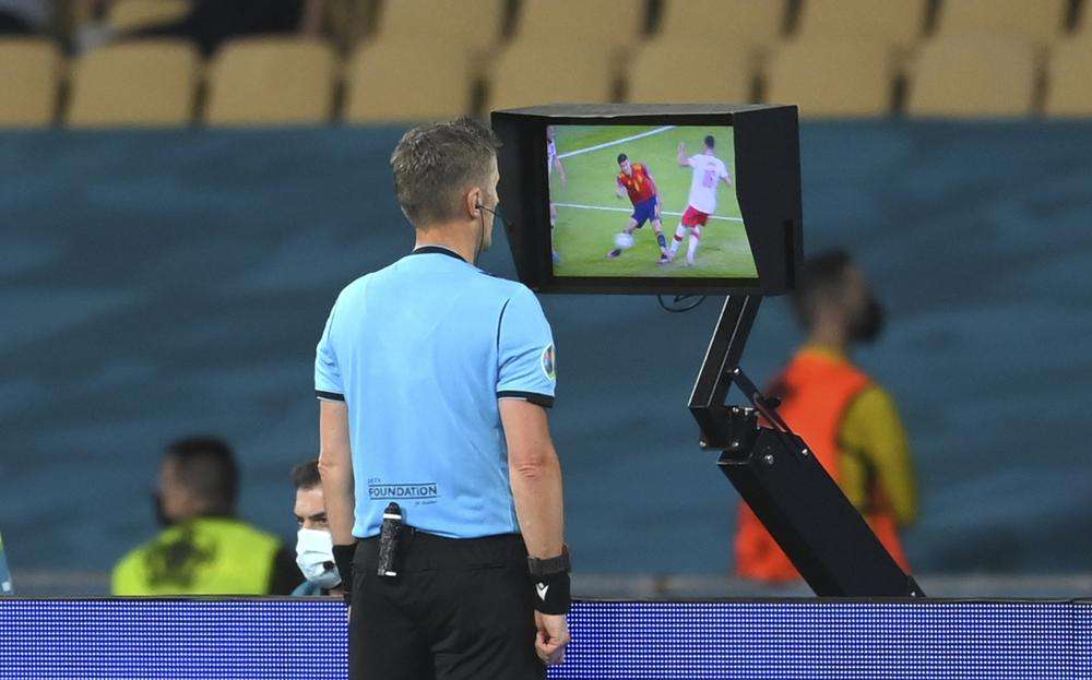 UEFA vlerëson VAR-in për rritjen e numrit të penalltive në “Euro 2020”